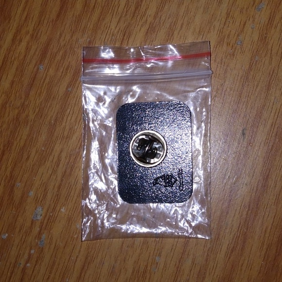 Pink Pin with Leaf - Picture 2 of 3